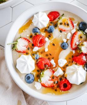 This Pavlova Smoothie Bowl Is The Perfect Summer Breakfast - AND It's Vegan!
